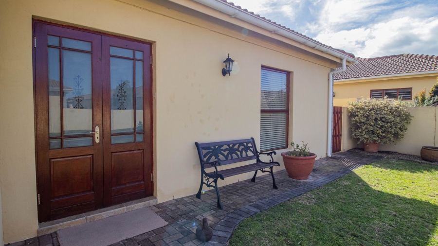 3 Bedroom Property for Sale in Sandbaai Western Cape